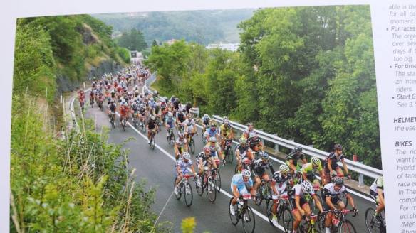 Πάνω δεξιά με την πρασινόμαυρη στολή +WATT ο Λ. Καταπόδης και λίγο πιο πίσω αριστερά με την μαύρη στολή GBF ο Ν. Γερολυμάτος